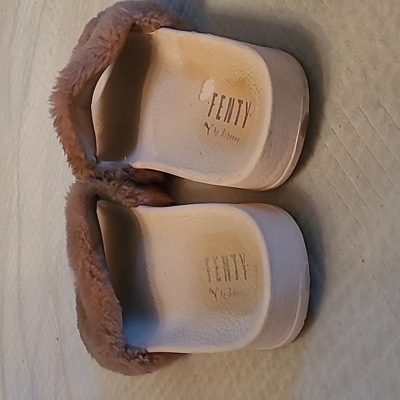 Puma X Fenty Furry Slides, Light Pink, Size 9 - Picture 4 of 6